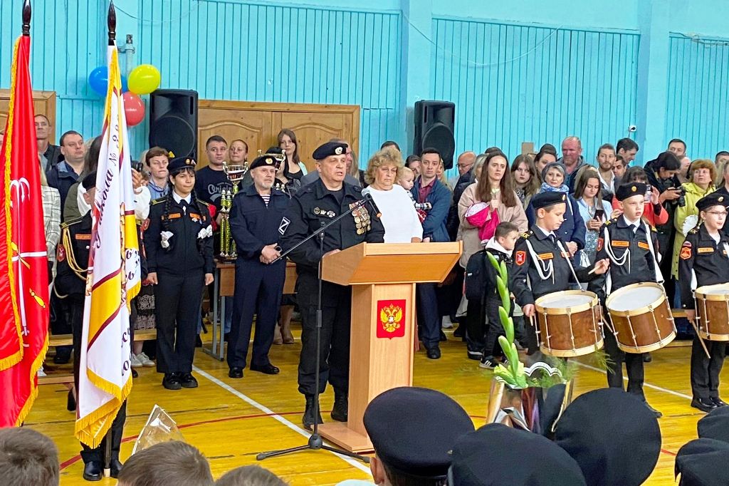 1 сентября состоялась торжественная патриотическая линейка в школе номер 333 при участии Военного отдела Санкт-Петербургской епархии