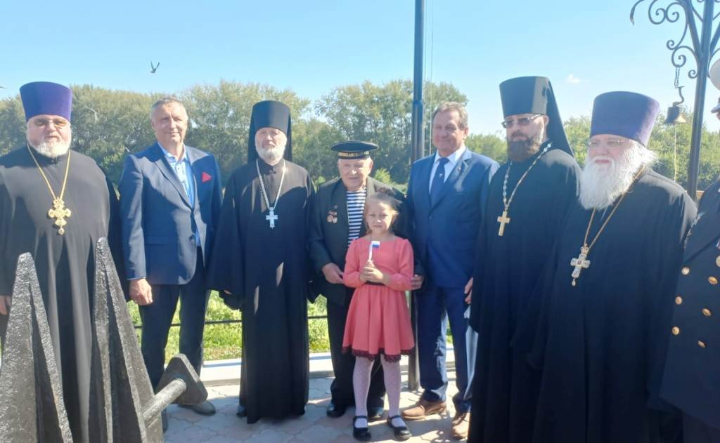 Архимандрит Алексий (Ганьжин) открыл в Кунгуре мемориал «Морякам – защитникам Отечества»