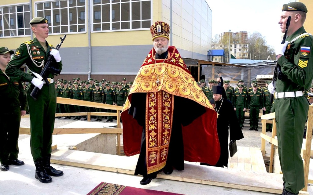 Архимандрит Алексий (Ганьжин) освятил колокол "Георгий Победоносец" для храма Военной академии связи