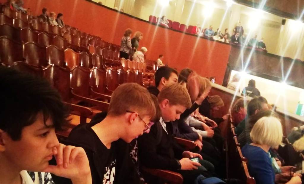 Учащиеся Кронштадта при содействии Военного и Кронштадтского благочиний посетили патриотическую театральную постановку посвящённую Победе в Великой Отечественной Войне