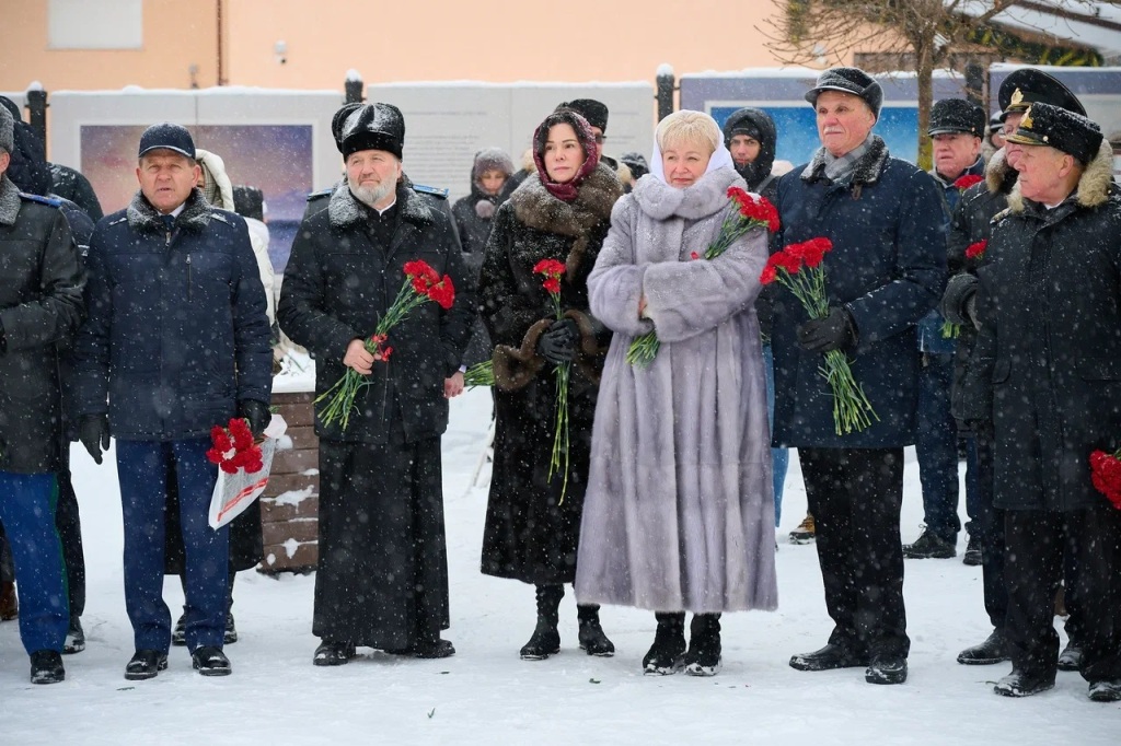 Архимандрит Алексий (Ганьжин), по приглашению губернатора Калужской области Владислава Шапша, принял участие в торжествах в честь адмирала Д.Н. Сенявина и возложил цветы к его памятнику